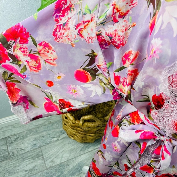 Victoria’s Secret Pink Floral Lace Satin Robe + Cami Set - Picture 8 of 10